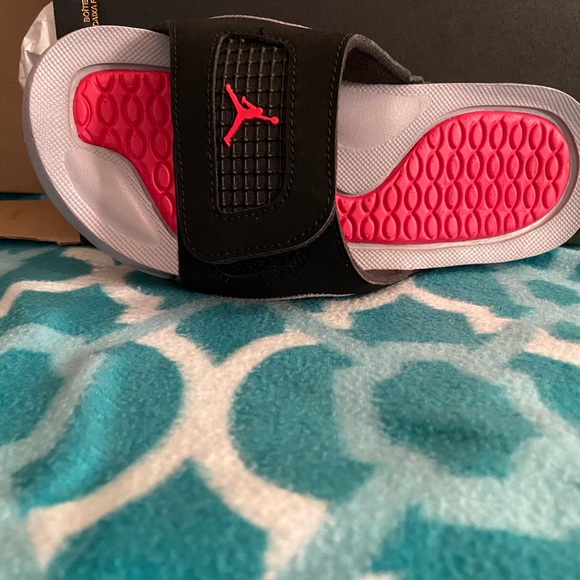 Retro Iv slides Jordan size 4y - Picture 3 of 6